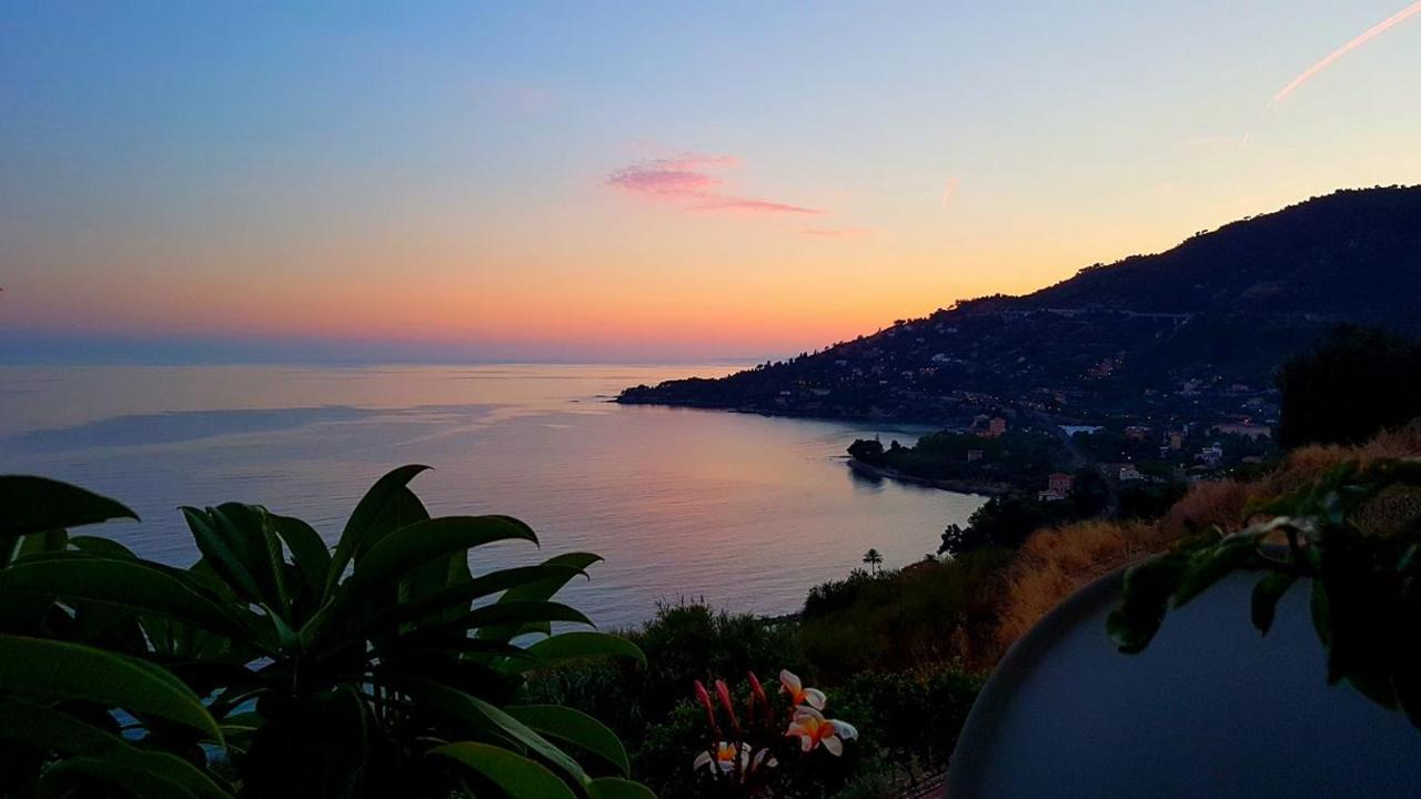 Romantic Casa Lorenzina Affittacamere ヴェンティミーリア エクステリア 写真