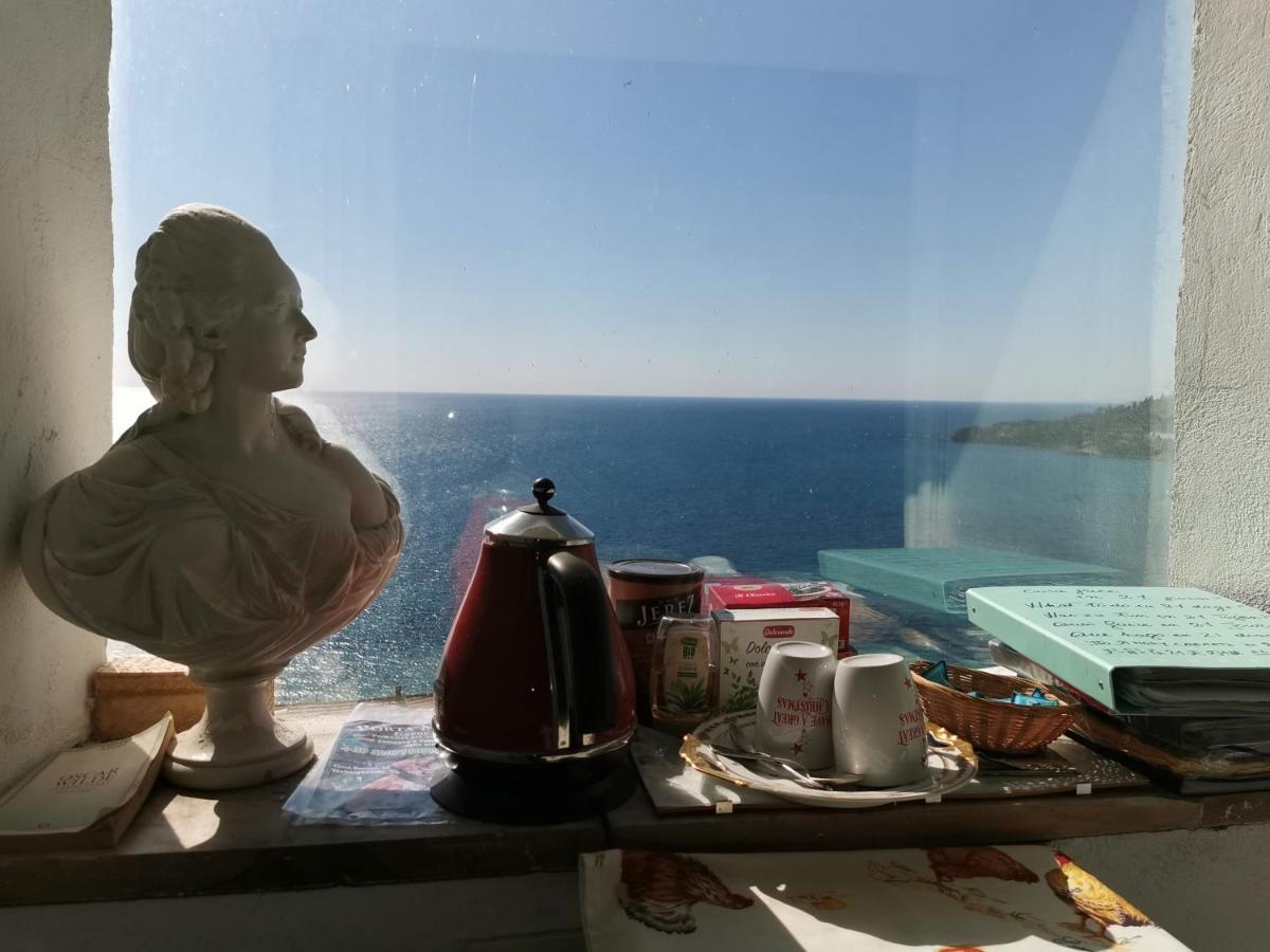 Romantic Casa Lorenzina Affittacamere ヴェンティミーリア エクステリア 写真